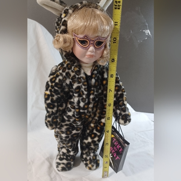 HALLOWEEN Porcelain 12" Doll In Leopard Costume w/ Treat Bag unbranded - Picture 4 of 6